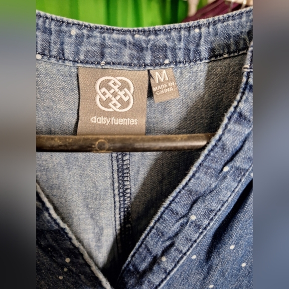 DAISY FUENTES BUTTON DOWN TOP BLUE POLKA-DOT - Picture 3 of 4